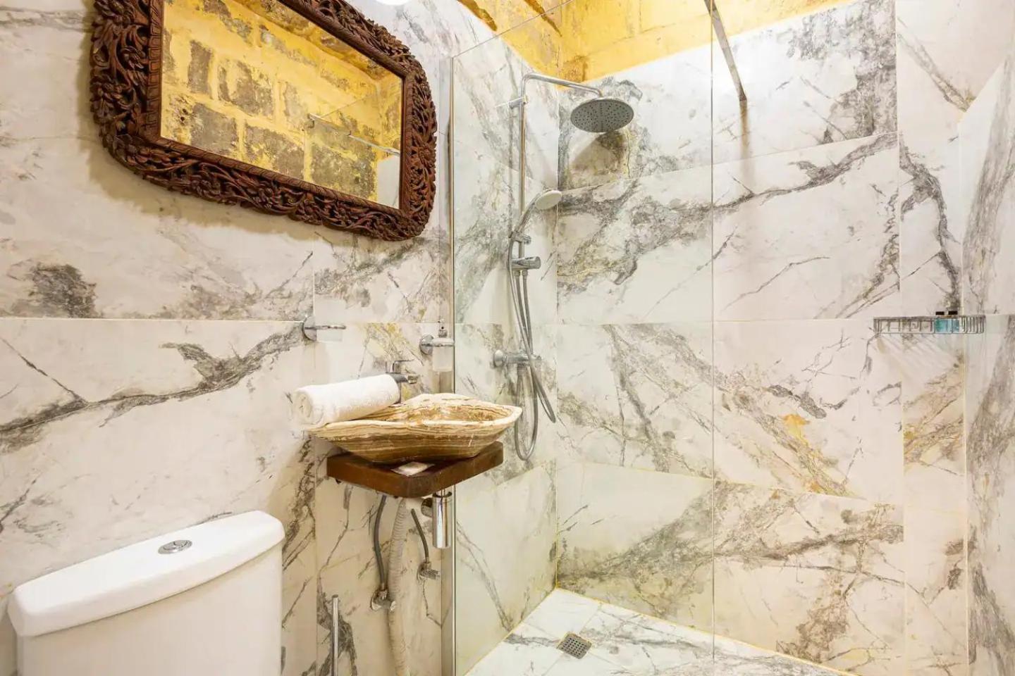 Historic Hideaways - 900 Year Old Converted Studios Victoria Kültér fotó