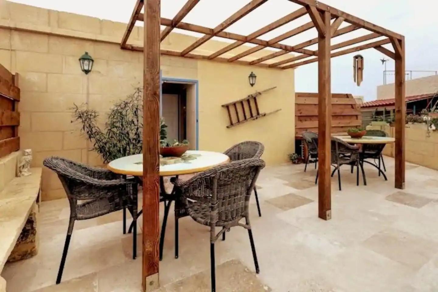 Historic Hideaways - 900 Year Old Converted Studios Victoria Kültér fotó