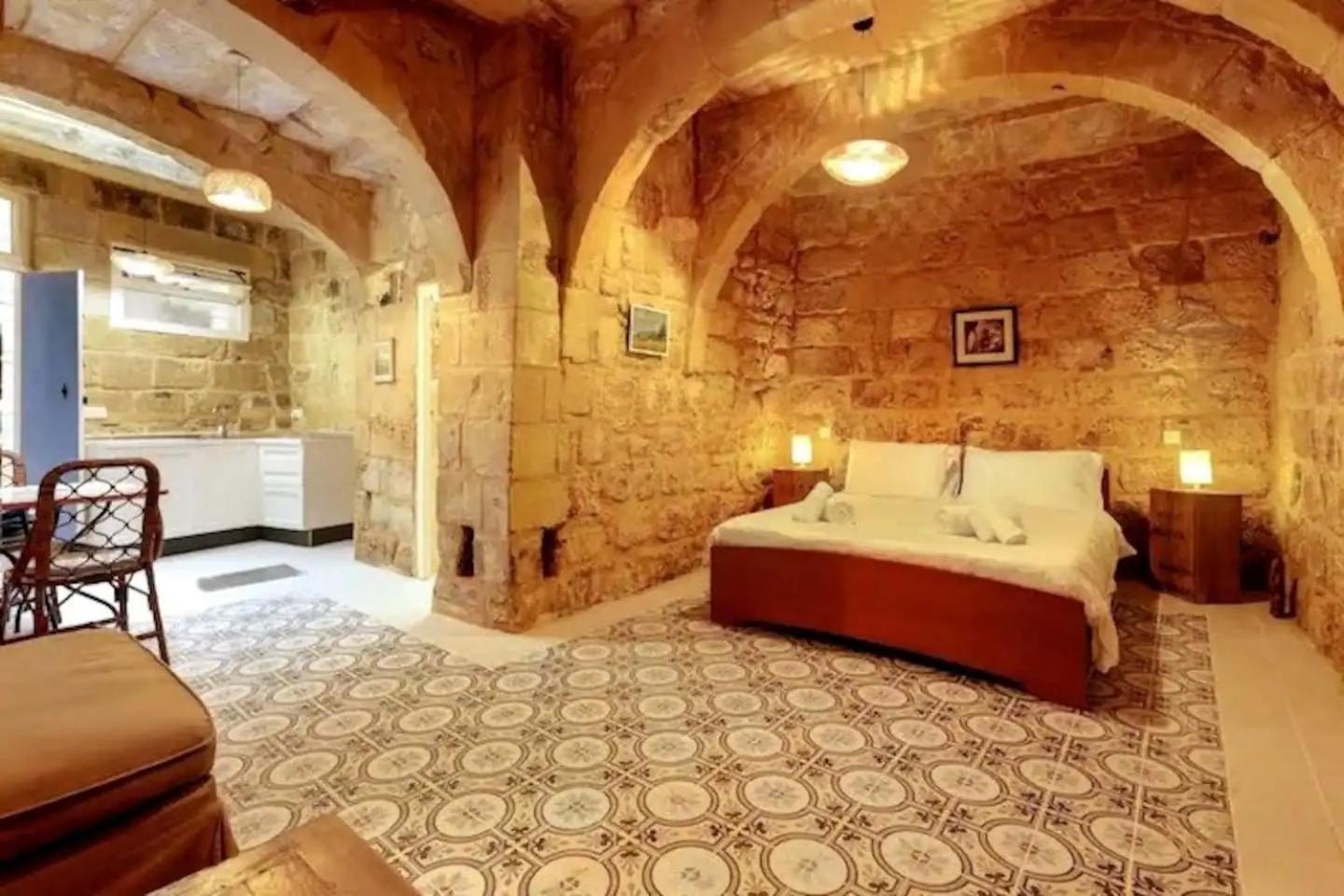 Historic Hideaways - 900 Year Old Converted Studios Victoria Kültér fotó