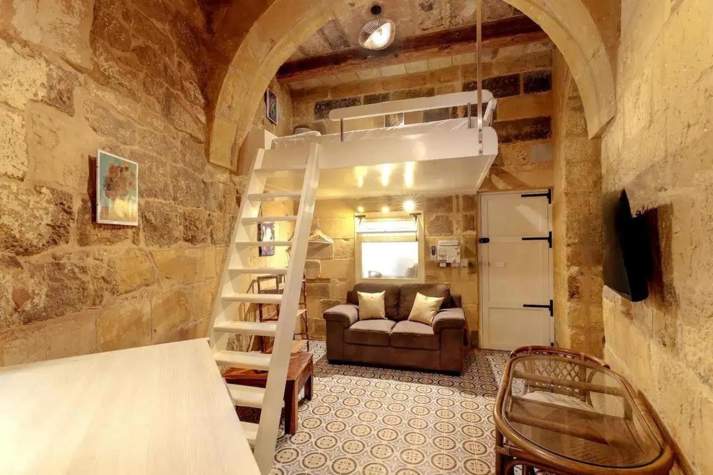 Historic Hideaways - 900 Year Old Converted Studios Victoria Kültér fotó