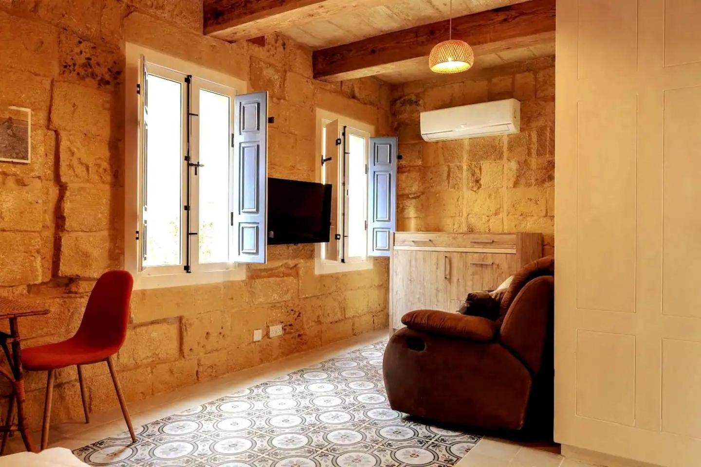 Historic Hideaways - 900 Year Old Converted Studios Victoria Kültér fotó