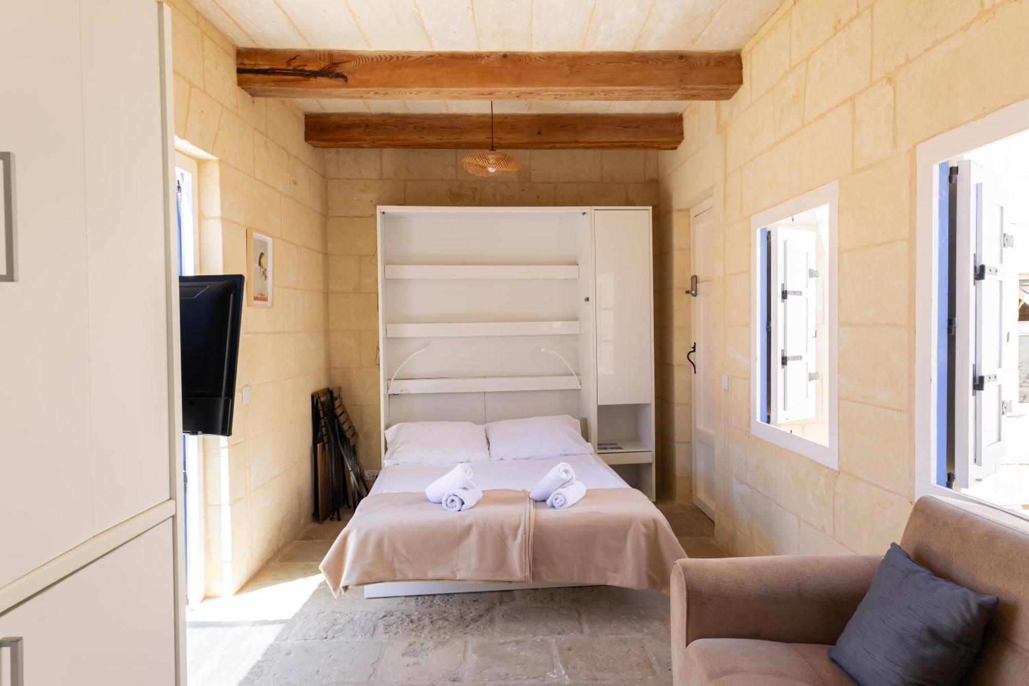 Historic Hideaways - 900 Year Old Converted Studios Victoria Kültér fotó