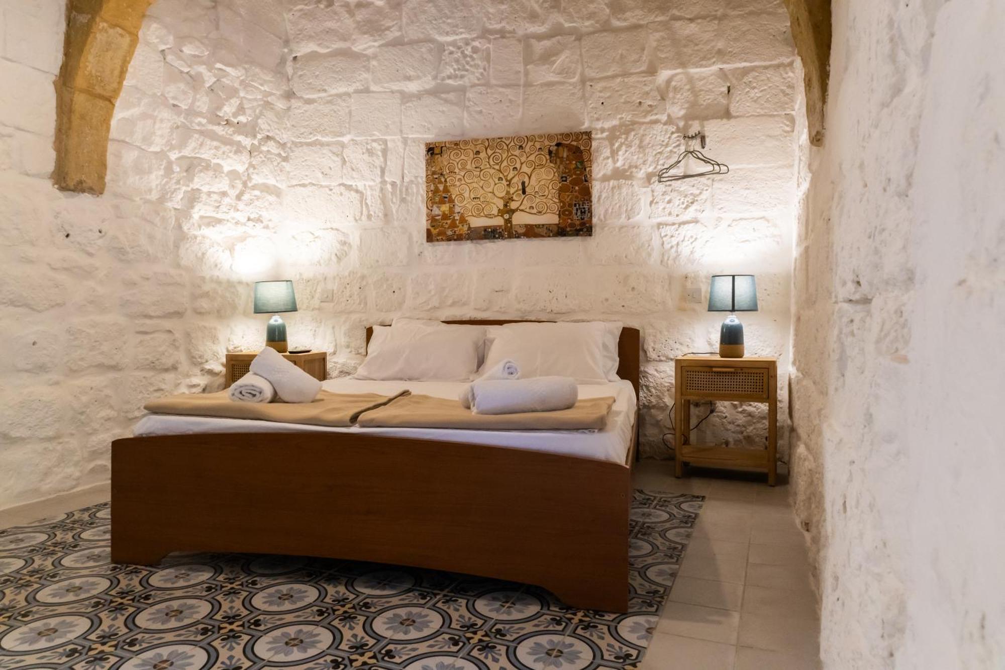 Historic Hideaways - 900 Year Old Converted Studios Victoria Kültér fotó