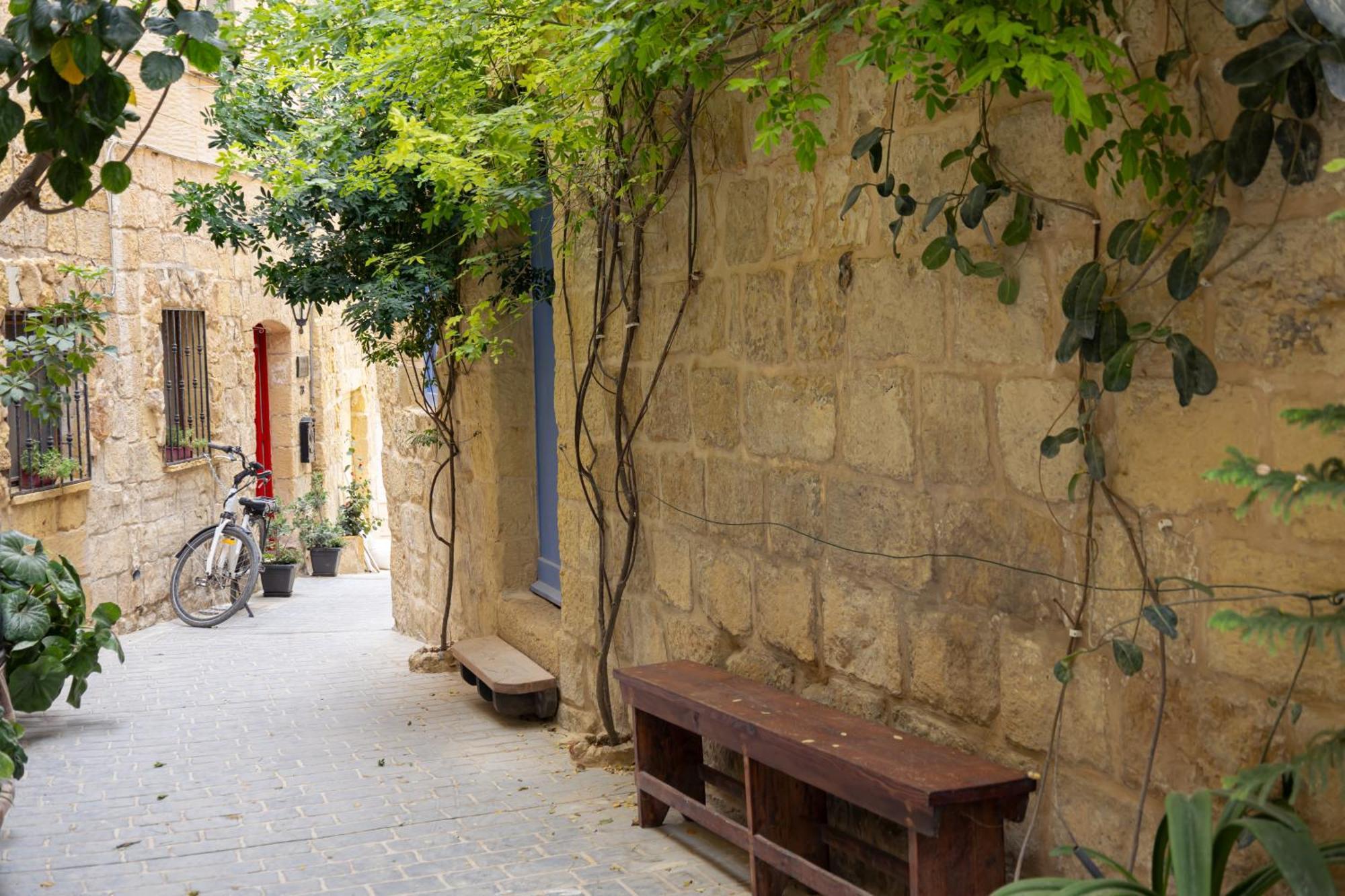 Historic Hideaways - 900 Year Old Converted Studios Victoria Kültér fotó