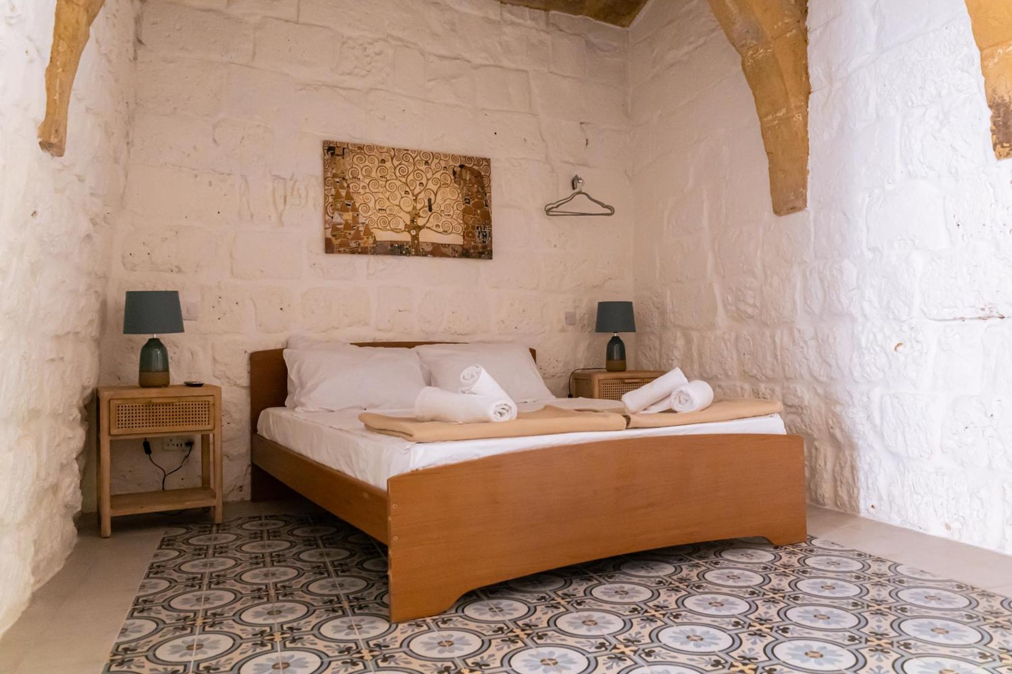 Historic Hideaways - 900 Year Old Converted Studios Victoria Kültér fotó