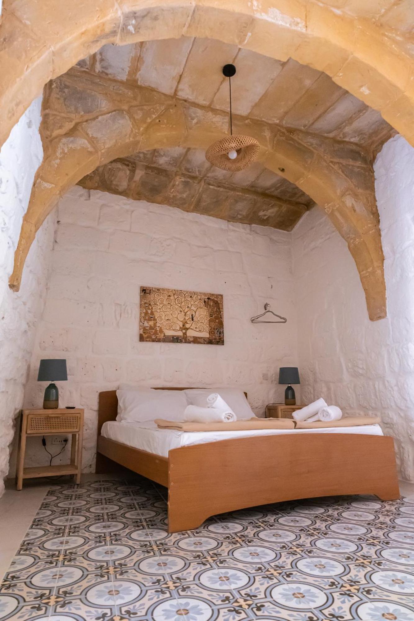 Historic Hideaways - 900 Year Old Converted Studios Victoria Kültér fotó